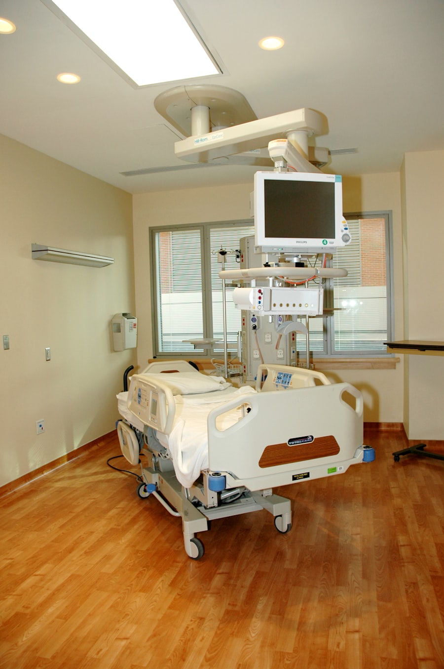 Intensive care unit with monitoring equipment